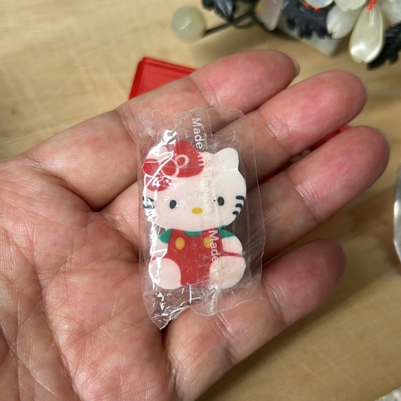 🖤1998 Sanrio Hello kitty eraser and case - Picture 2 of 12